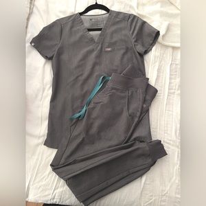 FIGS Catarina top in XS and jogger in XS